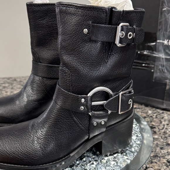 Kenneth Cole Black Leather stride moto combat block heel Buckle Boots 7 EUC - Picture 13 of 17